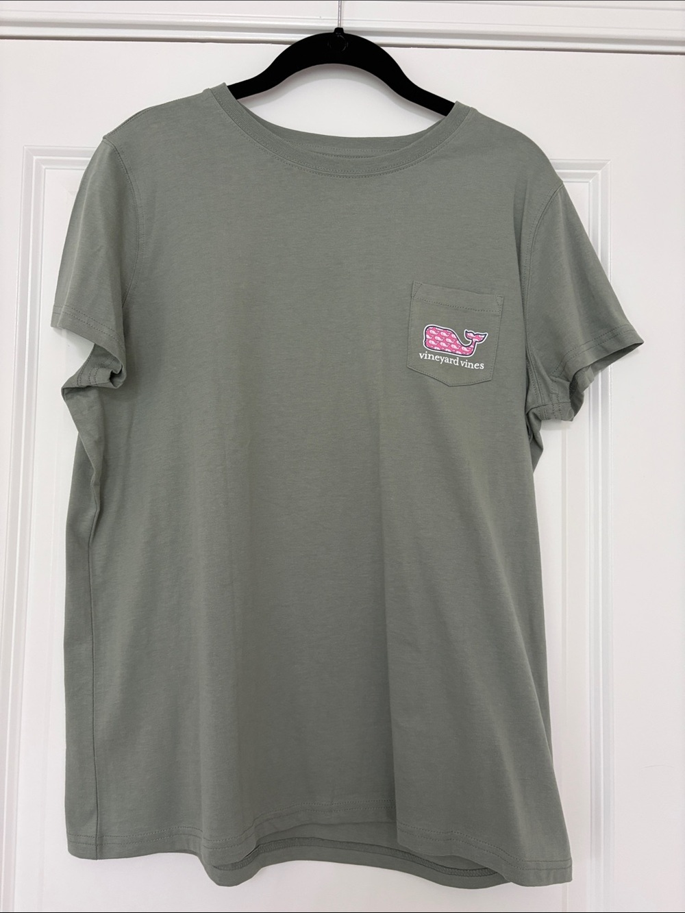 NWT Vineyard Vines Sage Green Pocket Tee with Pink Whale